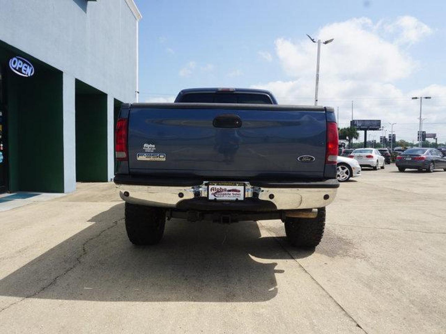 2006 Blue Ford F-350 (1FTWW31P56E) with an 6.0L 8 Cyl engine, 6 Spd Hd Automatic transmission, located at 6904 Johnston St., Lafayette, LA, 70503, (337) 988-1960, 30.143589, -92.100601 - Prices are subject to change as improvements done by the service dept. Prices are for Cash sales only, Plus TTL. This Vehicle is Serviced well and Warranties Available too. Easy Financing. Drives Great and everything works. Price subject to change as improvements done by the service dept. Easy CR - Photo#10