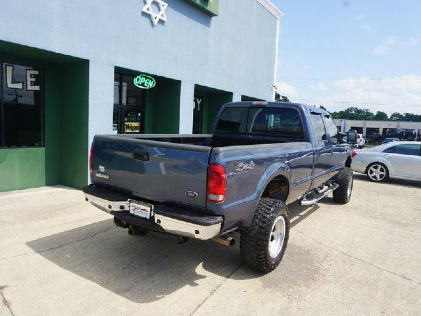 2006 Blue Ford F-350 (1FTWW31P56E) with an 6.0L 8 Cyl engine, 6 Spd Hd Automatic transmission, located at 6904 Johnston St., Lafayette, LA, 70503, (337) 988-1960, 30.143589, -92.100601 - Prices are subject to change as improvements done by the service dept. Prices are for Cash sales only, Plus TTL. This Vehicle is Serviced well and Warranties Available too. Easy Financing. Drives Great and everything works. Price subject to change as improvements done by the service dept. Easy CR - Photo#11