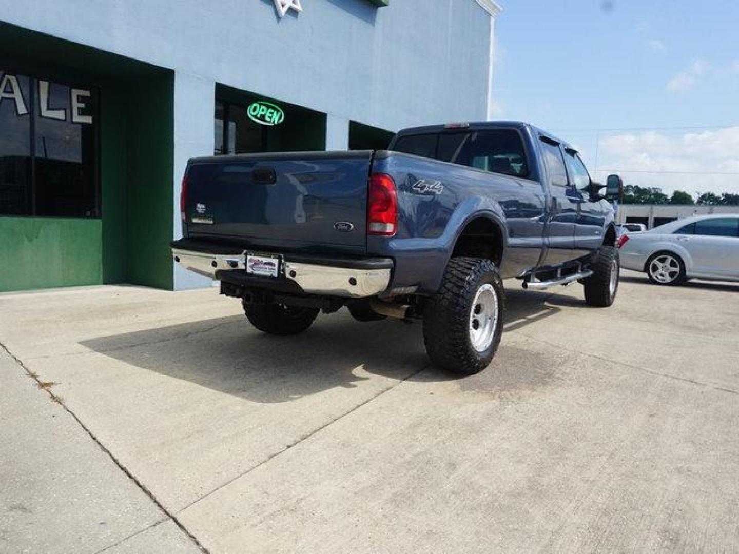 2006 Blue Ford F-350 (1FTWW31P56E) with an 6.0L 8 Cyl engine, 6 Spd Hd Automatic transmission, located at 6904 Johnston St., Lafayette, LA, 70503, (337) 988-1960, 30.143589, -92.100601 - Prices are subject to change as improvements done by the service dept. Prices are for Cash sales only, Plus TTL. This Vehicle is Serviced well and Warranties Available too. Easy Financing. Drives Great and everything works. Price subject to change as improvements done by the service dept. Easy CR - Photo#12