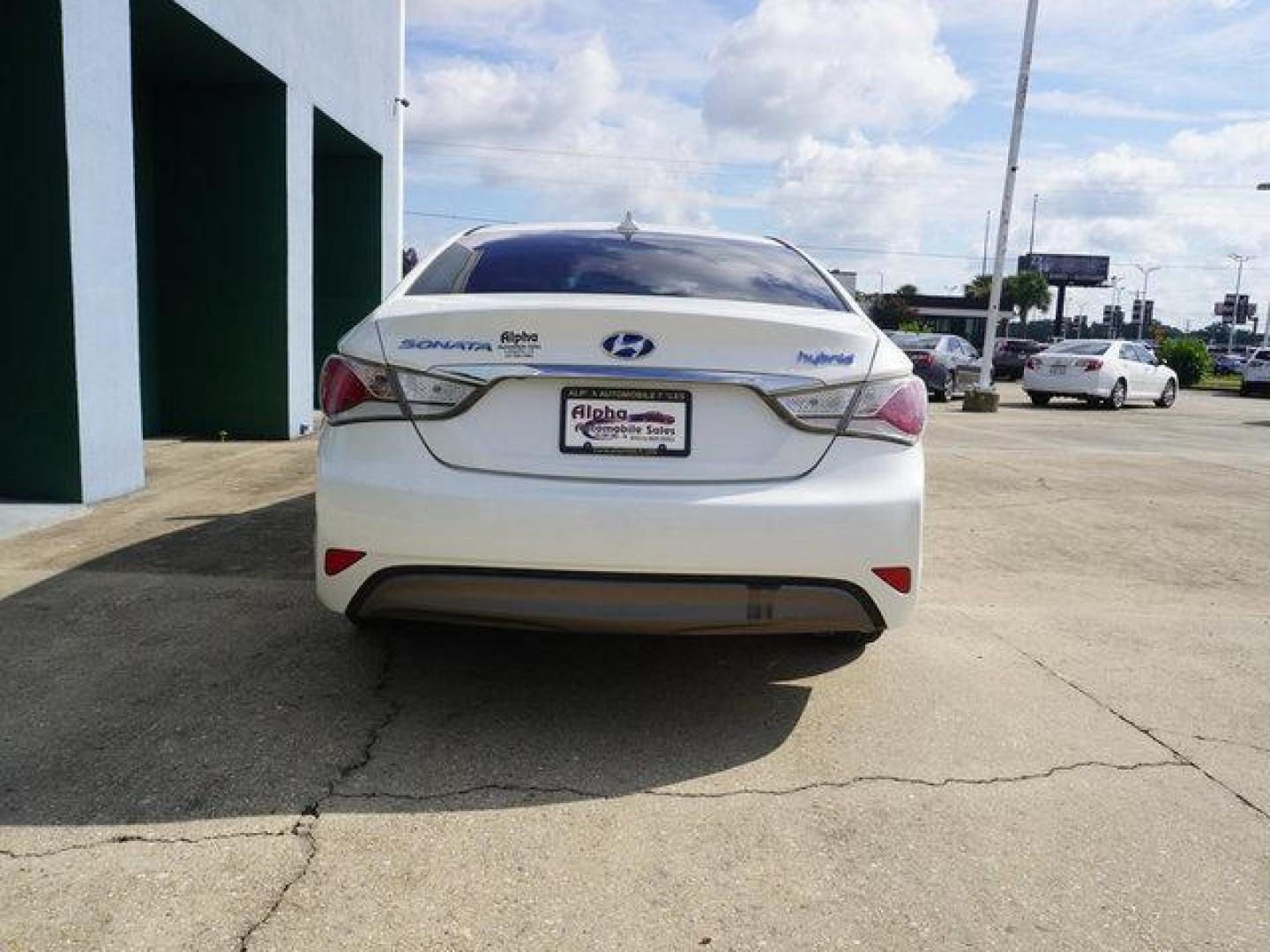 2012 White Hyundai Sonata (KMHEC4A41CA) with an 2.4L 4Cyl engine, Automatic transmission, located at 6904 Johnston St., Lafayette, LA, 70503, (337) 988-1960, 30.143589, -92.100601 - Prices are subject to change as improvements done by the service dept. Prices are for Cash sales only, Plus TTL. This Vehicle is Serviced well and Warranties Available too. Easy Financing. Drives Great and everything works. Price subject to change as improvements done by the service dept. Easy CR - Photo#10