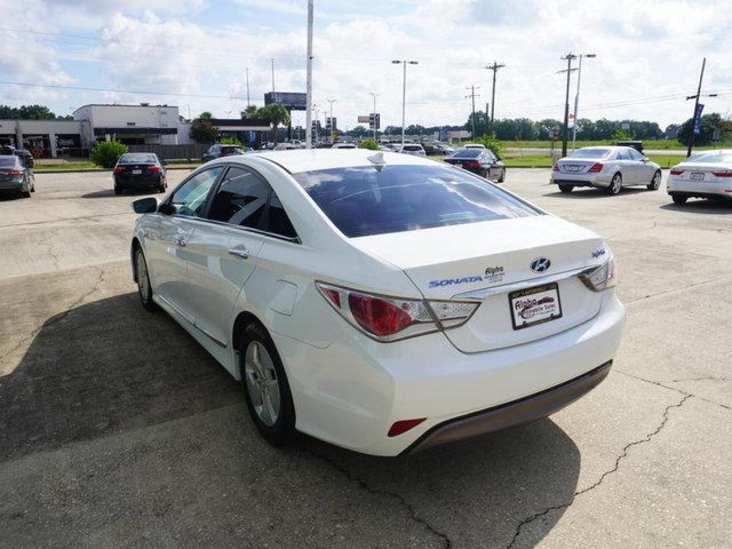 2012 White Hyundai Sonata (KMHEC4A41CA) with an 2.4L 4Cyl engine, Automatic transmission, located at 6904 Johnston St., Lafayette, LA, 70503, (337) 988-1960, 30.143589, -92.100601 - Prices are subject to change as improvements done by the service dept. Prices are for Cash sales only, Plus TTL. This Vehicle is Serviced well and Warranties Available too. Easy Financing. Drives Great and everything works. Price subject to change as improvements done by the service dept. Easy CR - Photo#7