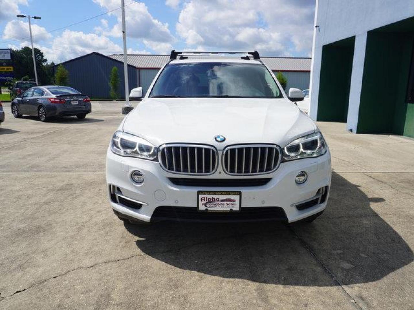 2015 White /Black BMW X5 AWD 4dr xDrive50i (5UXKR6C57F0) with an 4.4L V8 Turbo engine, Automatic transmission, located at 6904 Johnston St., Lafayette, LA, 70503, (337) 988-1960, 30.143589, -92.100601 - Photo#2