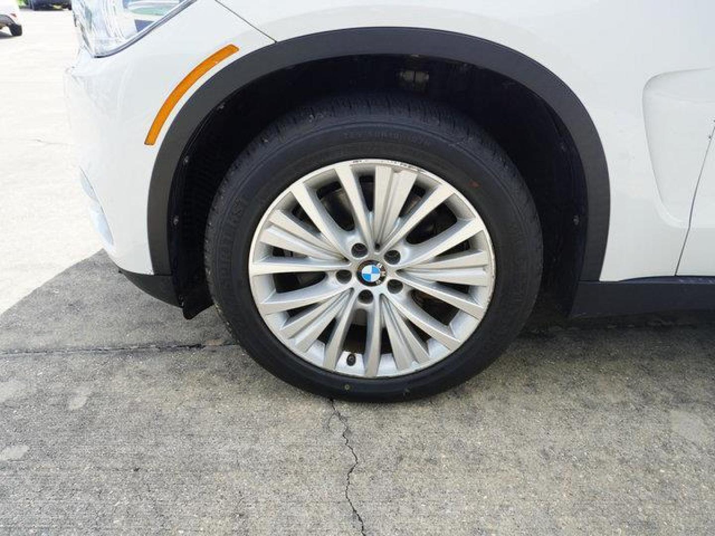 2015 White /Black BMW X5 AWD 4dr xDrive50i (5UXKR6C57F0) with an 4.4L V8 Turbo engine, Automatic transmission, located at 6904 Johnston St., Lafayette, LA, 70503, (337) 988-1960, 30.143589, -92.100601 - Photo#6