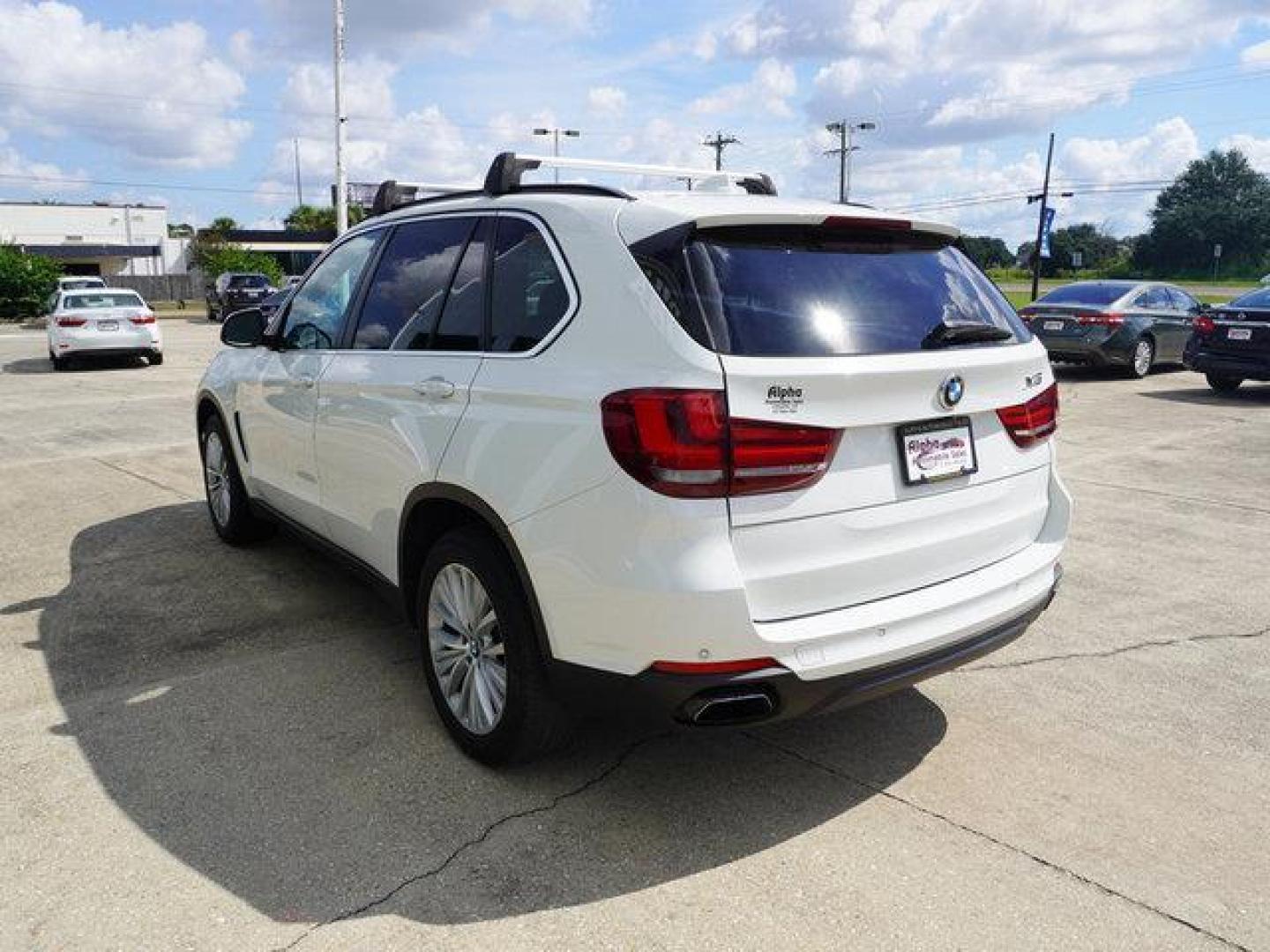 2015 White /Black BMW X5 AWD 4dr xDrive50i (5UXKR6C57F0) with an 4.4L V8 Turbo engine, Automatic transmission, located at 6904 Johnston St., Lafayette, LA, 70503, (337) 988-1960, 30.143589, -92.100601 - Photo#7