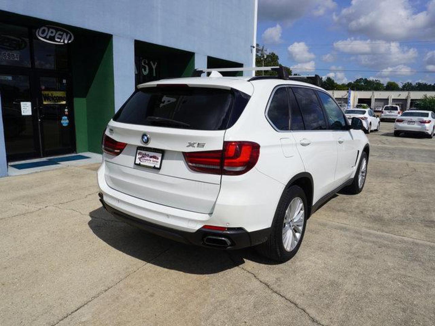 2015 White BMW X5 (5UXKR6C57F0) with an 4.4L V8 Turbo engine, Automatic transmission, located at 6904 Johnston St., Lafayette, LA, 70503, (337) 988-1960, 30.143589, -92.100601 - Prices are subject to change as improvements done by the service dept. Prices are for Cash sales only, Plus TTL. This Vehicle is Serviced well and Warranties Available too. Easy Financing. Drives Great and everything works. Price subject to change as improvements done by the service dept. Easy CR - Photo#10