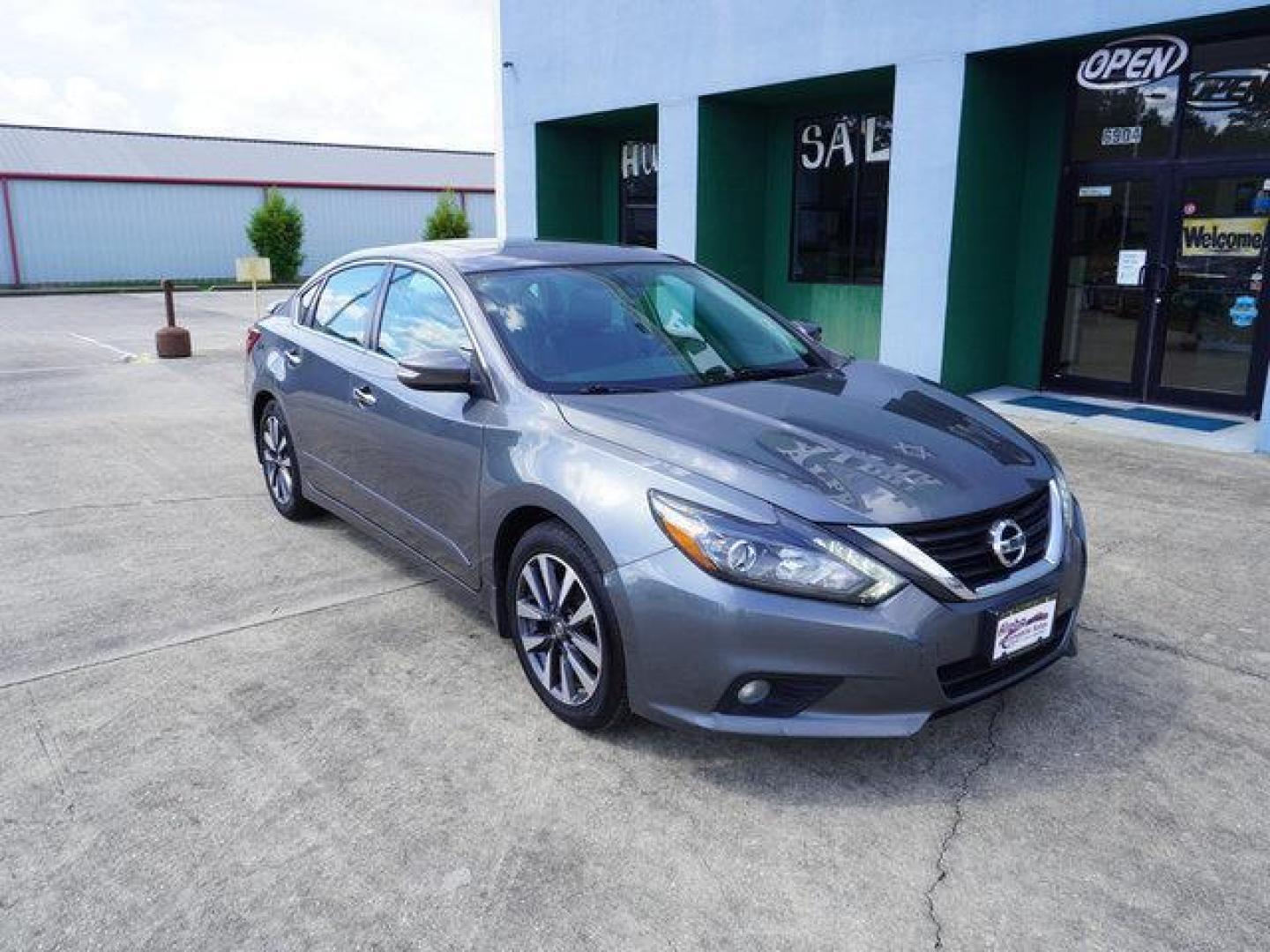 2017 Grey /Beige Nissan Altima 2.5 SL Sedan (1N4AL3AP2HC) with an 2.5L 4Cyl engine, Automatic transmission, located at 6904 Johnston St., Lafayette, LA, 70503, (337) 988-1960, 30.143589, -92.100601 - Photo#1