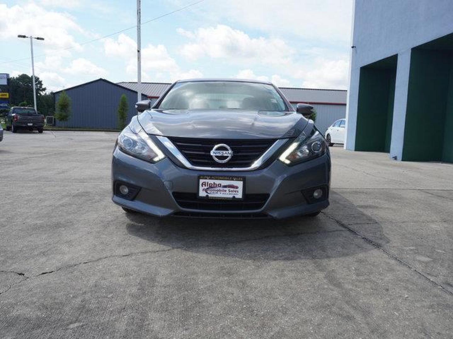 2017 Grey /Beige Nissan Altima 2.5 SL Sedan (1N4AL3AP2HC) with an 2.5L 4Cyl engine, Automatic transmission, located at 6904 Johnston St., Lafayette, LA, 70503, (337) 988-1960, 30.143589, -92.100601 - Photo#3