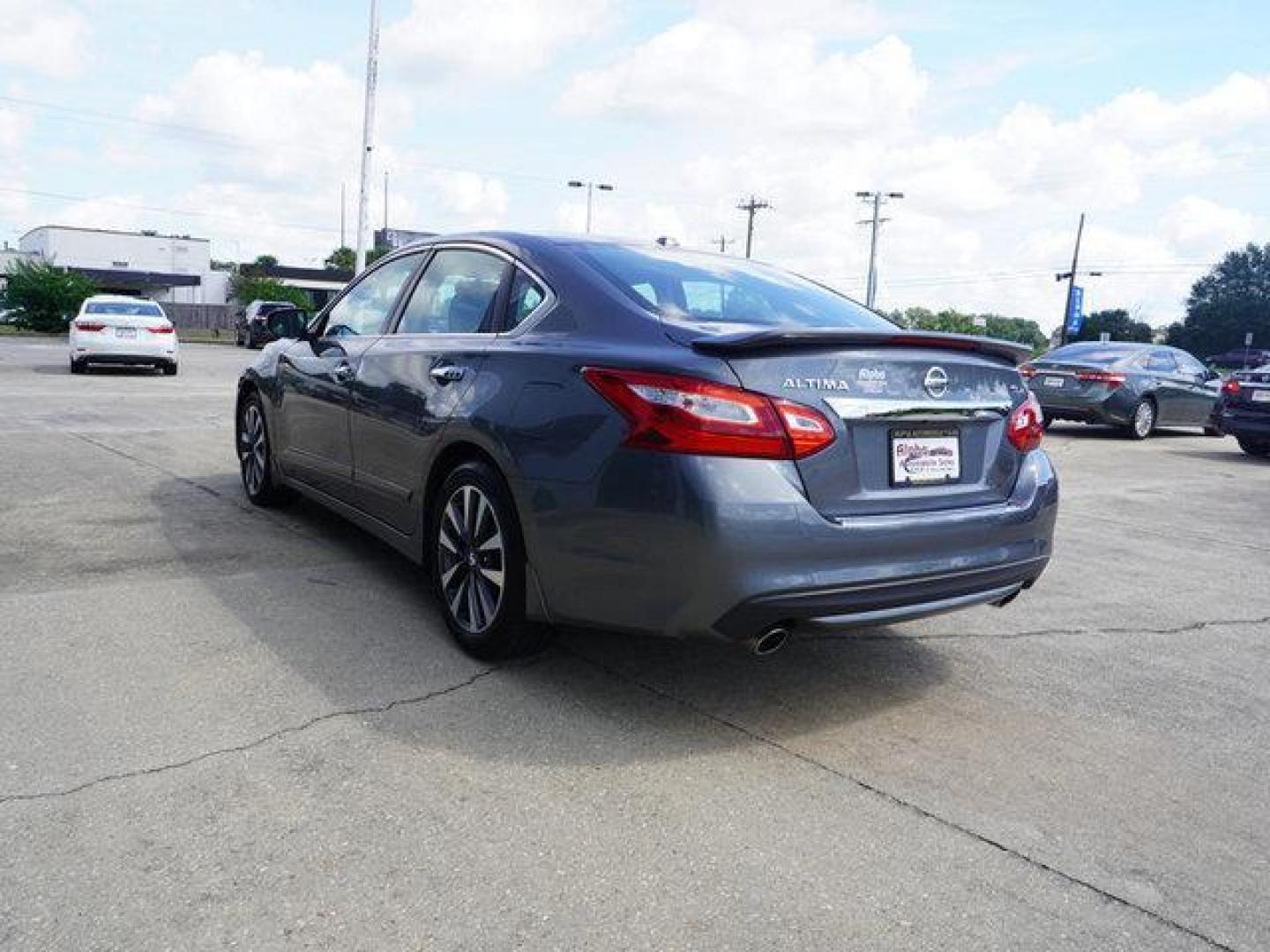 2017 Grey /Beige Nissan Altima 2.5 SL Sedan (1N4AL3AP2HC) with an 2.5L 4Cyl engine, Automatic transmission, located at 6904 Johnston St., Lafayette, LA, 70503, (337) 988-1960, 30.143589, -92.100601 - Photo#8