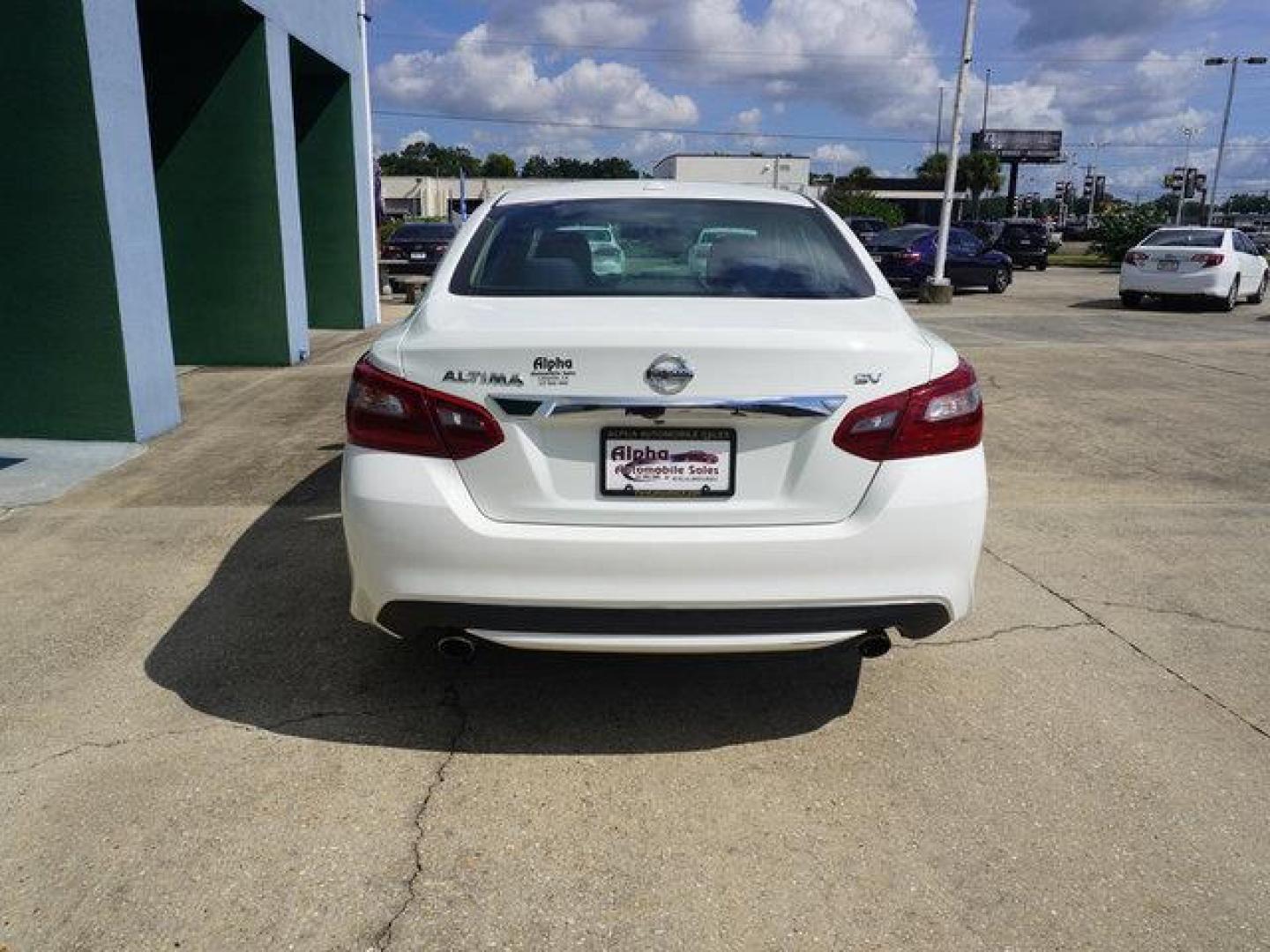 2018 White /Beige Nissan Altima 2.5 SV Sedan (1N4AL3AP2JC) with an 2.5L 4Cyl engine, Automatic transmission, located at 6904 Johnston St., Lafayette, LA, 70503, (337) 988-1960, 30.143589, -92.100601 - Photo#9