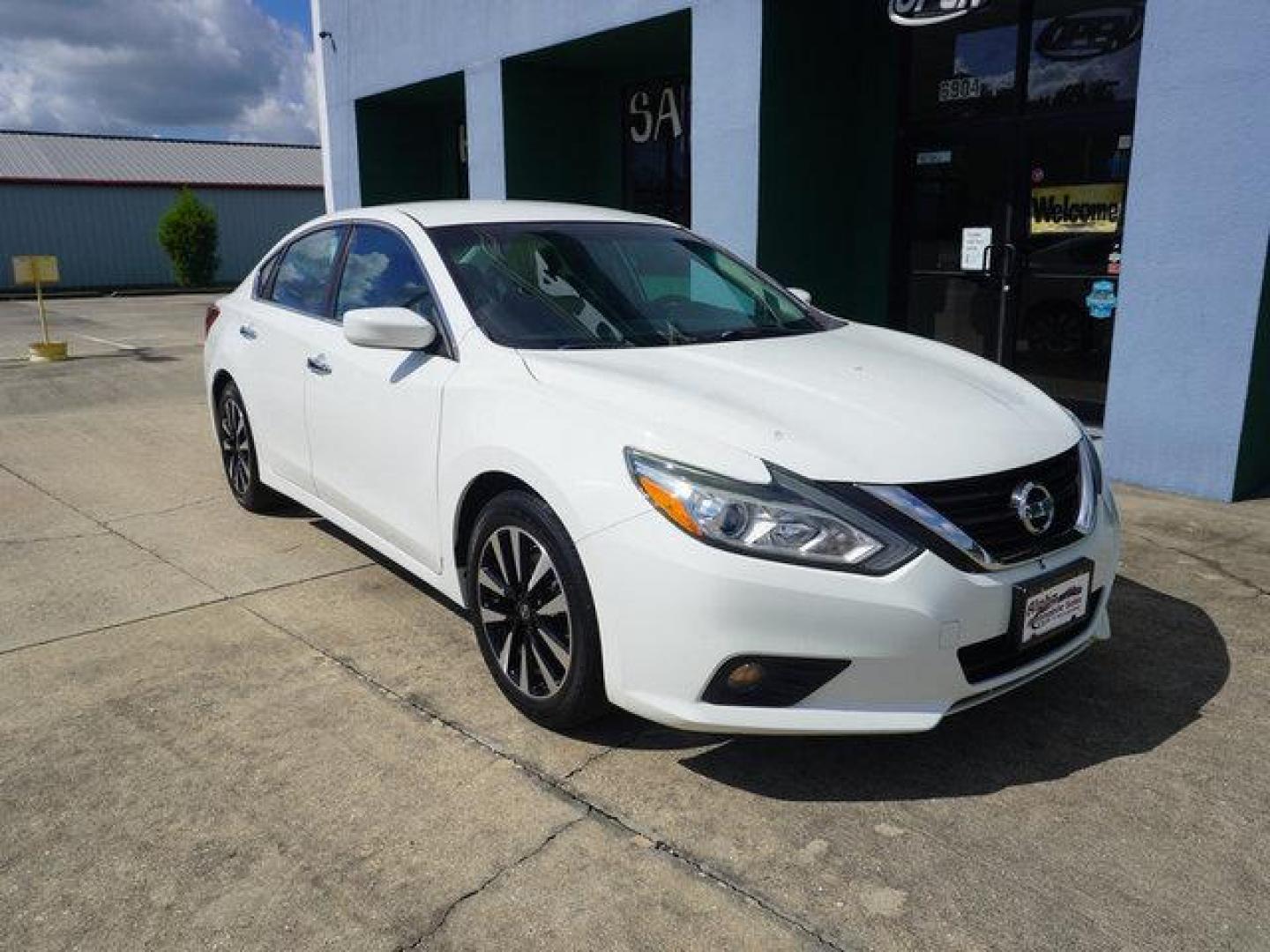 2018 White /Beige Nissan Altima 2.5 SV Sedan (1N4AL3AP2JC) with an 2.5L 4Cyl engine, Automatic transmission, located at 6904 Johnston St., Lafayette, LA, 70503, (337) 988-1960, 30.143589, -92.100601 - Photo#35