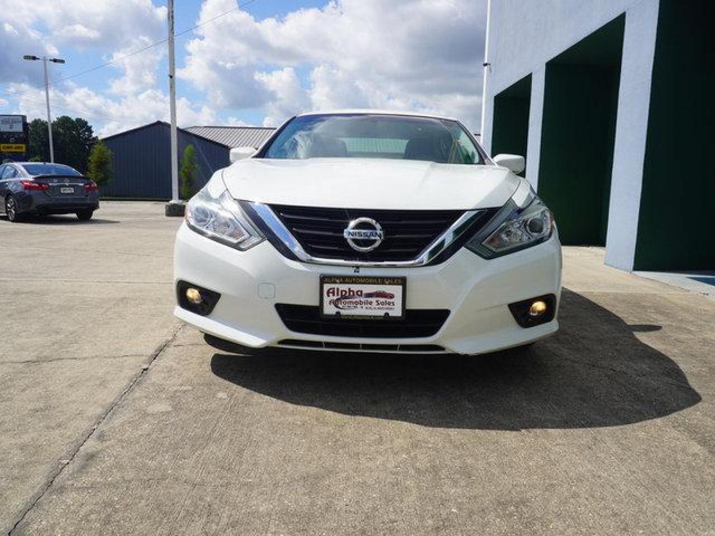 2018 White /Beige Nissan Altima 2.5 SV Sedan (1N4AL3AP2JC) with an 2.5L 4Cyl engine, Automatic transmission, located at 6904 Johnston St., Lafayette, LA, 70503, (337) 988-1960, 30.143589, -92.100601 - Photo#37