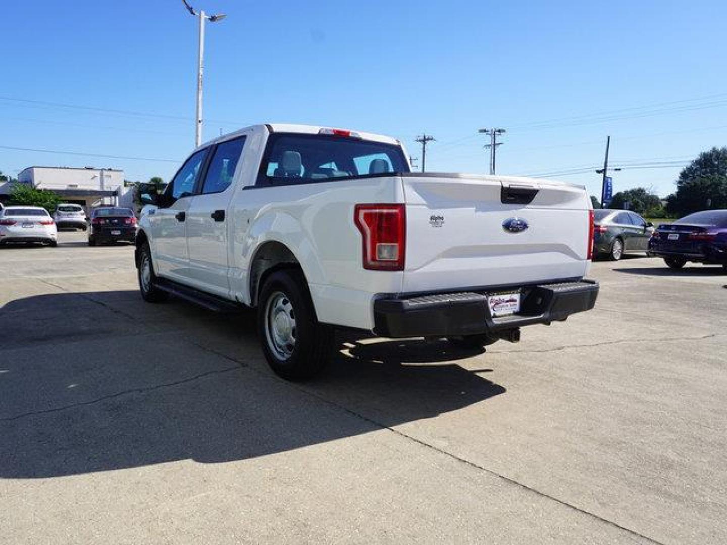 2017 Oxford White /Black Ford F-150 XL 2WD SuperCrew 5.5' Box (1FTEW1C8XHF) with an 3.5L 6 Cyl engine, Automatic transmission, located at 6904 Johnston St., Lafayette, LA, 70503, (337) 988-1960, 30.143589, -92.100601 - Photo#8