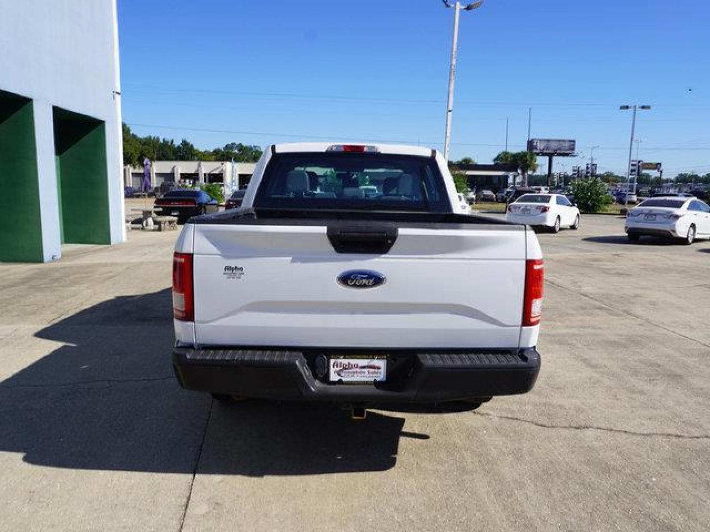 2017 Oxford White /Black Ford F-150 XL 2WD SuperCrew 5.5' Box (1FTEW1C8XHF) with an 3.5L 6 Cyl engine, Automatic transmission, located at 6904 Johnston St., Lafayette, LA, 70503, (337) 988-1960, 30.143589, -92.100601 - Photo#9