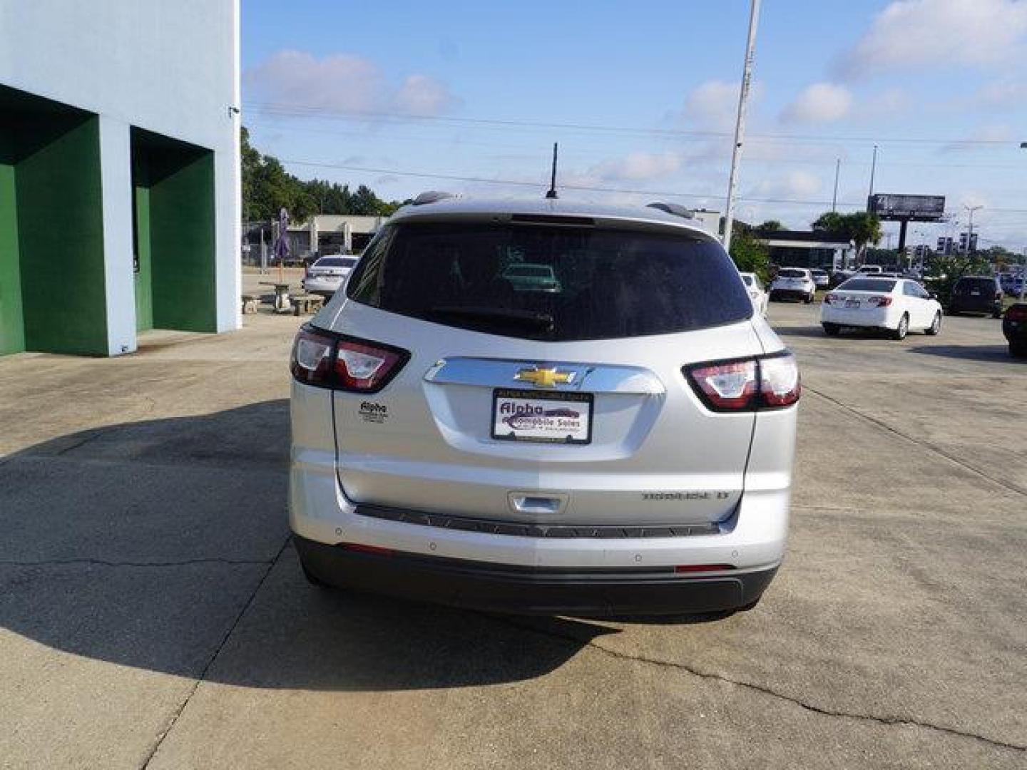 2013 Silver /Dk Titanium/Lt Titanium Chevrolet Traverse FWD 4dr LT w/1LT (1GNKRGKD8DJ) with an 3.6L V6 engine, Automatic transmission, located at 6904 Johnston St., Lafayette, LA, 70503, (337) 988-1960, 30.143589, -92.100601 - Photo#9