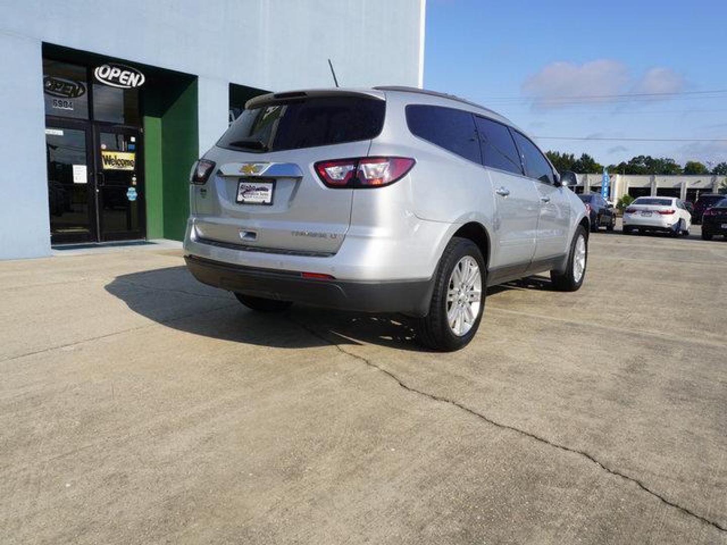 2013 Silver /Dk Titanium/Lt Titanium Chevrolet Traverse FWD 4dr LT w/1LT (1GNKRGKD8DJ) with an 3.6L V6 engine, Automatic transmission, located at 6904 Johnston St., Lafayette, LA, 70503, (337) 988-1960, 30.143589, -92.100601 - Photo#12