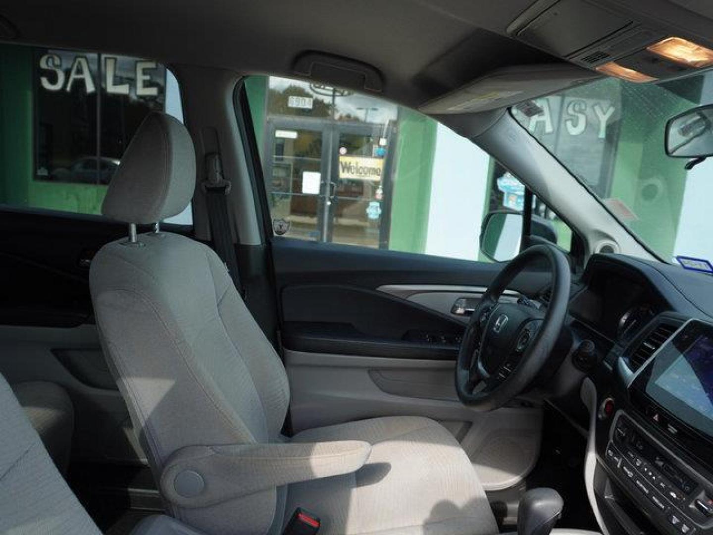 2017 Obsidian Blue Pearl /Beige Honda Pilot EX 2WD (5FNYF5H36HB) with an 3.5L V6 engine, 6 Spd Automatic transmission, located at 6904 Johnston St., Lafayette, LA, 70503, (337) 988-1960, 30.143589, -92.100601 - Photo#15