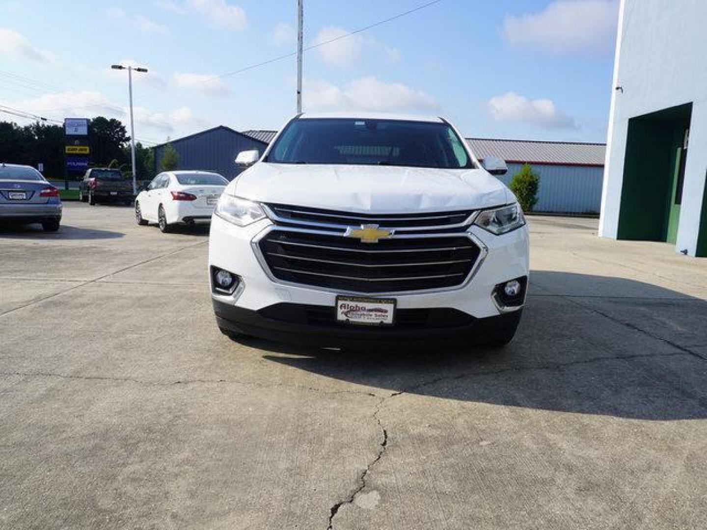 2018 Summit White /Dark Atmosphere/Medium Ash Gray Chevrolet Traverse FWD 4dr LT Cloth w/1LT (1GNERGKW5JJ) with an 3.6L V6 engine, Automatic transmission, located at 6904 Johnston St., Lafayette, LA, 70503, (337) 988-1960, 30.143589, -92.100601 - Photo#3