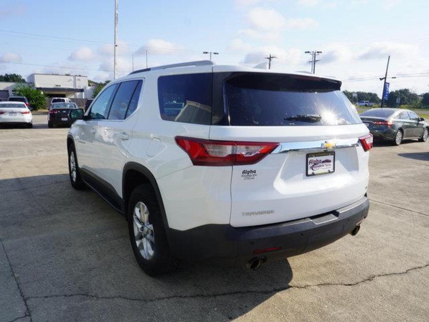 2018 Summit White /Dark Atmosphere/Medium Ash Gray Chevrolet Traverse FWD 4dr LT Cloth w/1LT (1GNERGKW5JJ) with an 3.6L V6 engine, Automatic transmission, located at 6904 Johnston St., Lafayette, LA, 70503, (337) 988-1960, 30.143589, -92.100601 - Photo#7