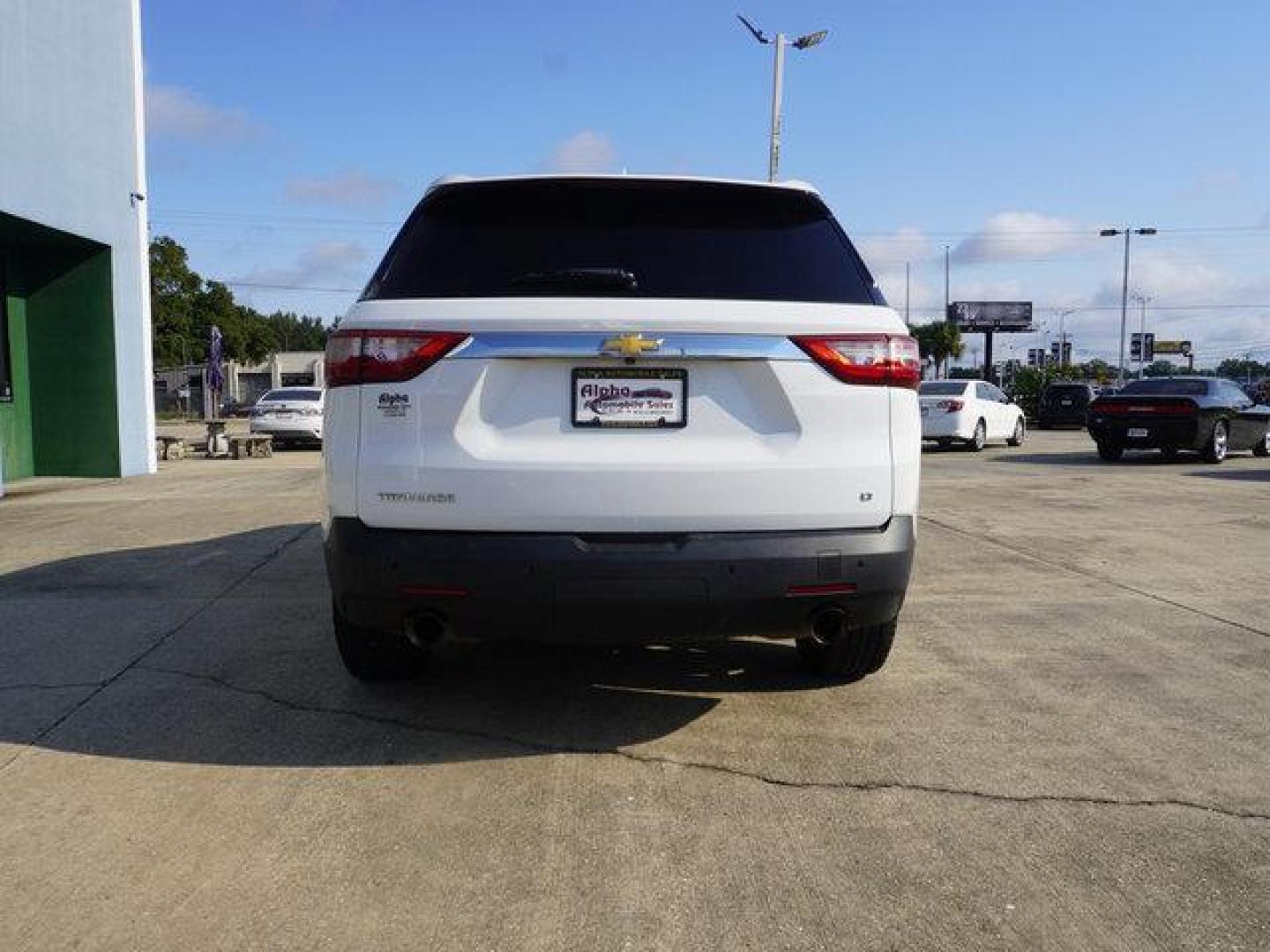 2018 Summit White /Dark Atmosphere/Medium Ash Gray Chevrolet Traverse FWD 4dr LT Cloth w/1LT (1GNERGKW5JJ) with an 3.6L V6 engine, Automatic transmission, located at 6904 Johnston St., Lafayette, LA, 70503, (337) 988-1960, 30.143589, -92.100601 - Photo#10