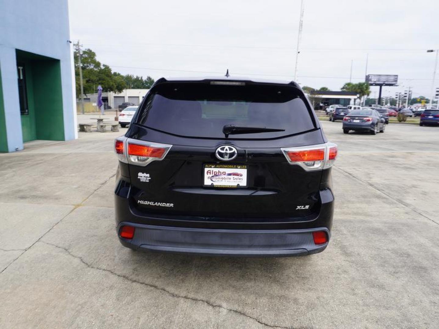 2016 Midnight Black Metallic /Black Toyota Highlander FWD 4dr V6 XLE (Natl) (5TDKKRFH0GS) , Automatic transmission, located at 6904 Johnston St., Lafayette, LA, 70503, (337) 988-1960, 30.143589, -92.100601 - Photo#9