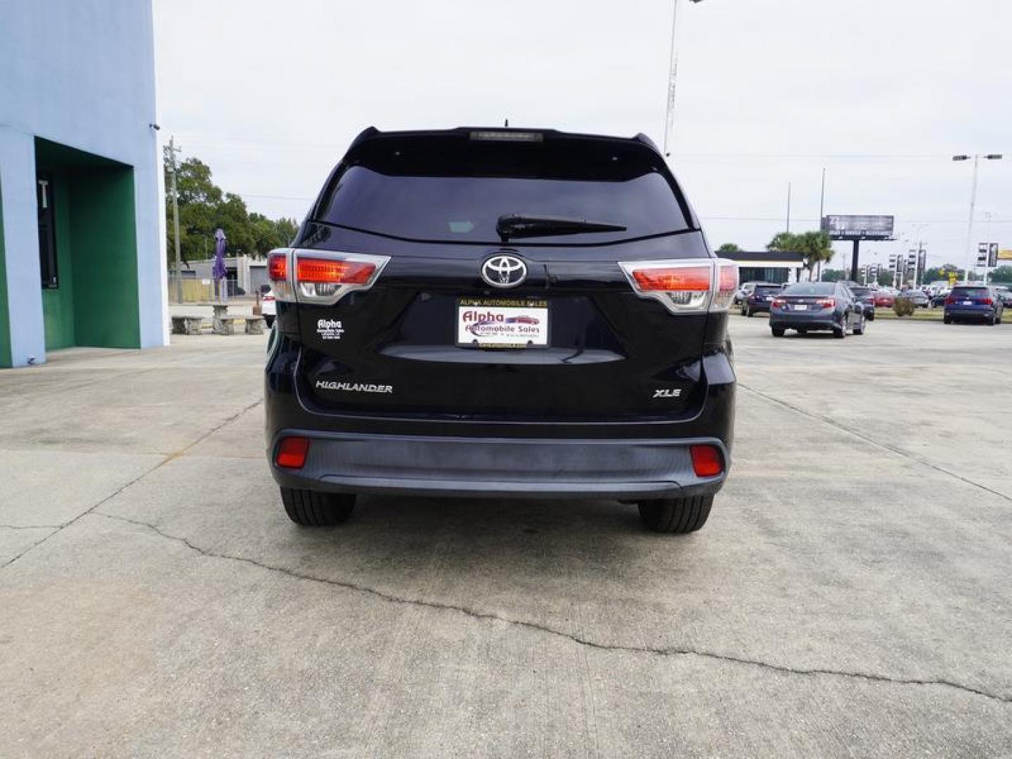 2016 Midnight Black Metallic /Black Toyota Highlander FWD 4dr V6 XLE (Natl) (5TDKKRFH0GS) , Automatic transmission, located at 6904 Johnston St., Lafayette, LA, 70503, (337) 988-1960, 30.143589, -92.100601 - Photo#10