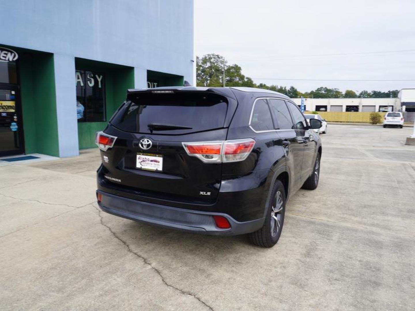 2016 Midnight Black Metallic /Black Toyota Highlander FWD 4dr V6 XLE (Natl) (5TDKKRFH0GS) , Automatic transmission, located at 6904 Johnston St., Lafayette, LA, 70503, (337) 988-1960, 30.143589, -92.100601 - Photo#11