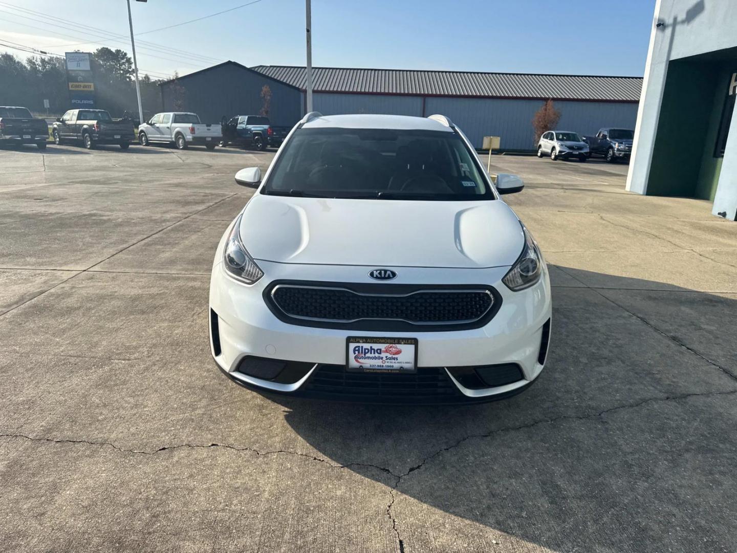 2019 White /Charcoal Kia Niro LX FWD (KNDCB3LC2K5) , Automatic transmission, located at 6904 Johnston St., Lafayette, LA, 70503, (337) 988-1960, 30.143589, -92.100601 - Photo#1