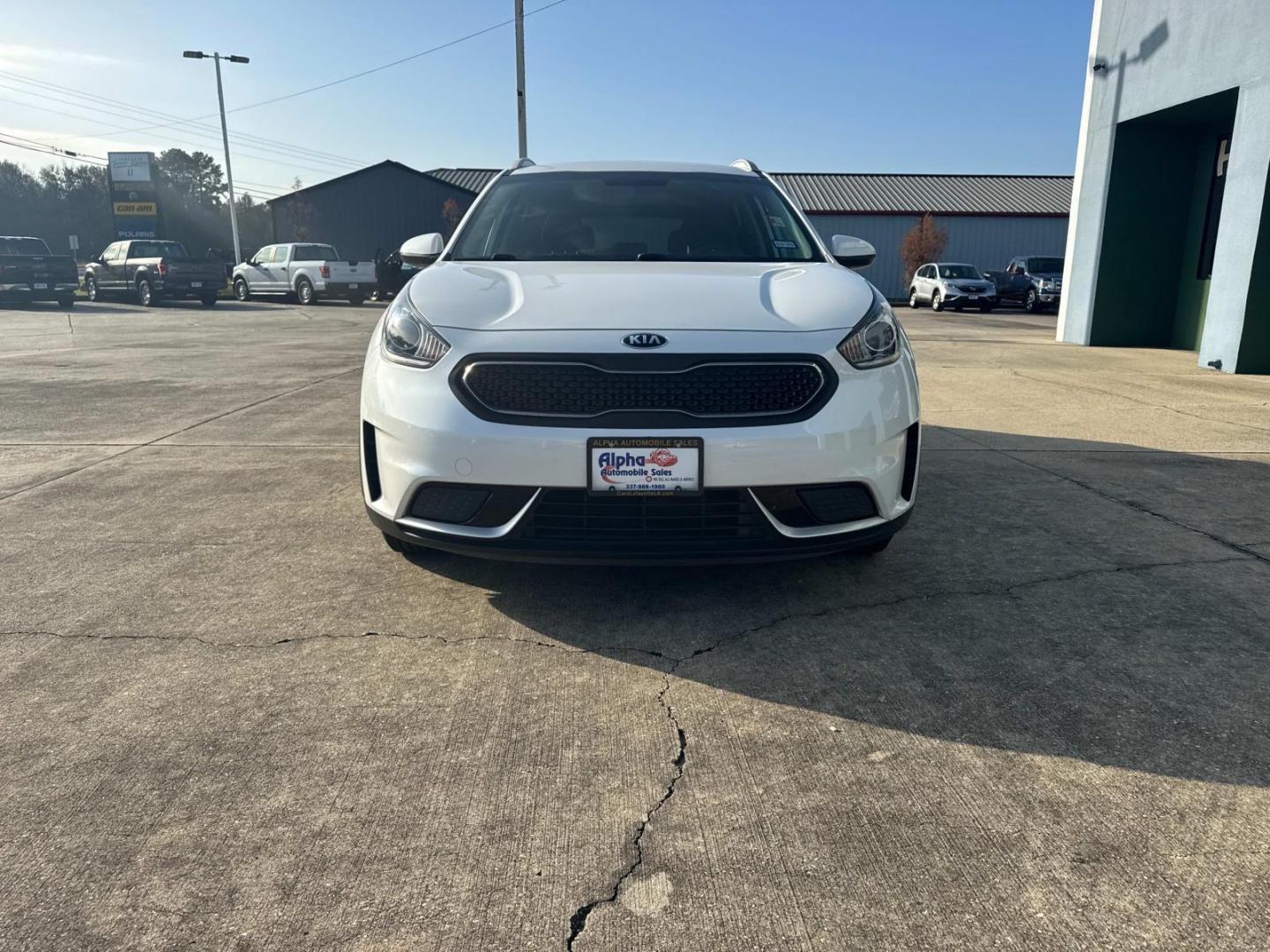 2019 White /Charcoal Kia Niro LX FWD (KNDCB3LC2K5) , Automatic transmission, located at 6904 Johnston St., Lafayette, LA, 70503, (337) 988-1960, 30.143589, -92.100601 - Photo#2