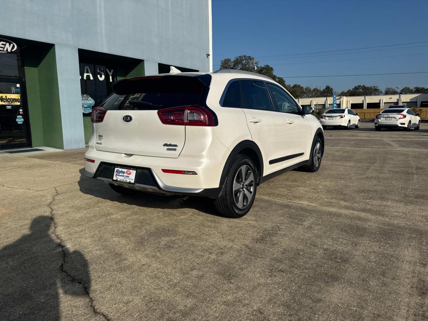 2019 White /Charcoal Kia Niro LX FWD (KNDCB3LC2K5) , Automatic transmission, located at 6904 Johnston St., Lafayette, LA, 70503, (337) 988-1960, 30.143589, -92.100601 - Photo#11