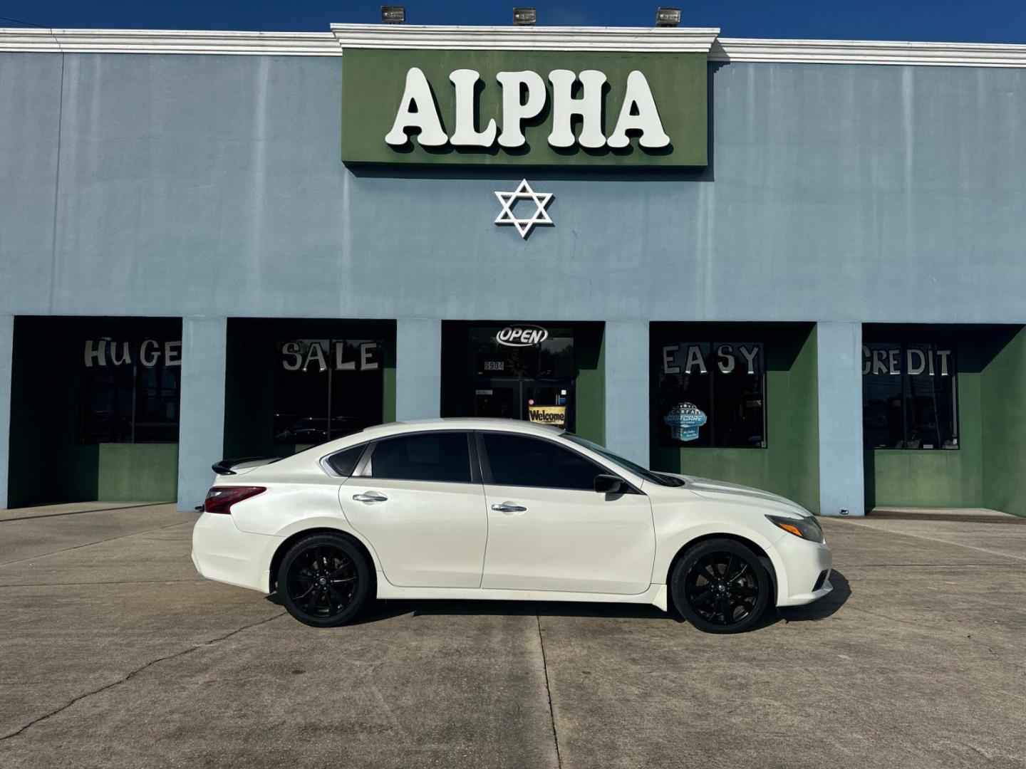 2017 Pearl White /Black Nissan Altima 2.5 SR Sedan (1N4AL3AP5HC) , Automatic transmission, located at 6904 Johnston St., Lafayette, LA, 70503, (337) 988-1960, 30.143589, -92.100601 - Photo#0