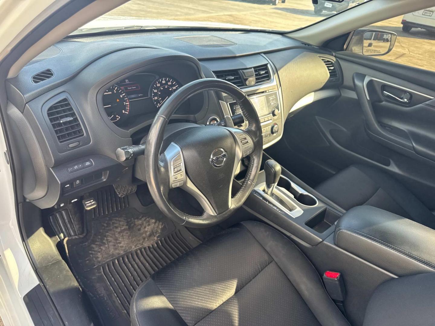 2017 Pearl White /Black Nissan Altima 2.5 SR Sedan (1N4AL3AP5HC) , Automatic transmission, located at 6904 Johnston St., Lafayette, LA, 70503, (337) 988-1960, 30.143589, -92.100601 - Photo#24