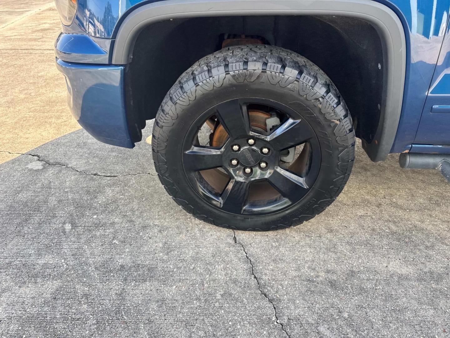 2017 Stone Blue Metallic /Gray GMC Sierra 1500 4WD Double Cab 143.5 (1GTV2LEC4HZ) , N/A transmission, located at 6904 Johnston St., Lafayette, LA, 70503, (337) 988-1960, 30.143589, -92.100601 - Photo#6