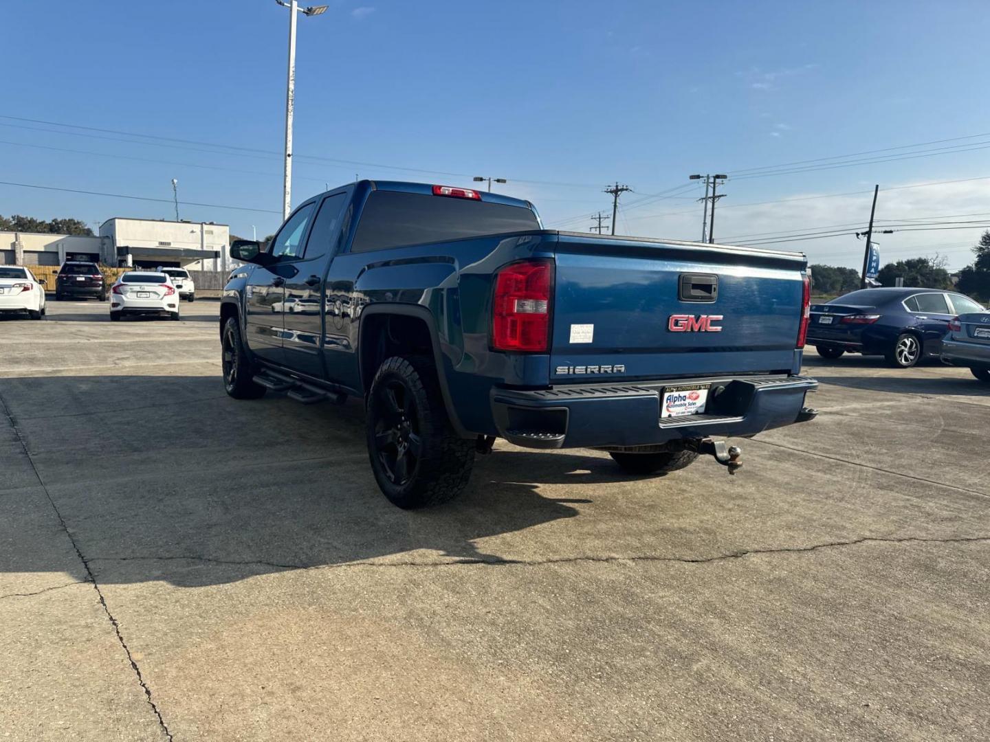 2017 Stone Blue Metallic /Gray GMC Sierra 1500 4WD Double Cab 143.5 (1GTV2LEC4HZ) , N/A transmission, located at 6904 Johnston St., Lafayette, LA, 70503, (337) 988-1960, 30.143589, -92.100601 - Photo#8