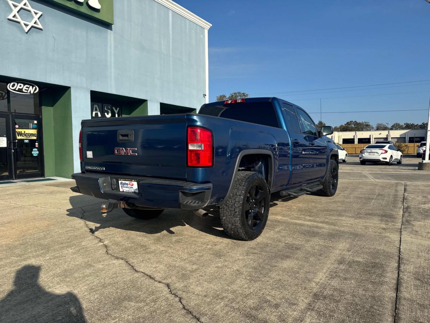 2017 Stone Blue Metallic /Gray GMC Sierra 1500 4WD Double Cab 143.5 (1GTV2LEC4HZ) , N/A transmission, located at 6904 Johnston St., Lafayette, LA, 70503, (337) 988-1960, 30.143589, -92.100601 - Photo#12