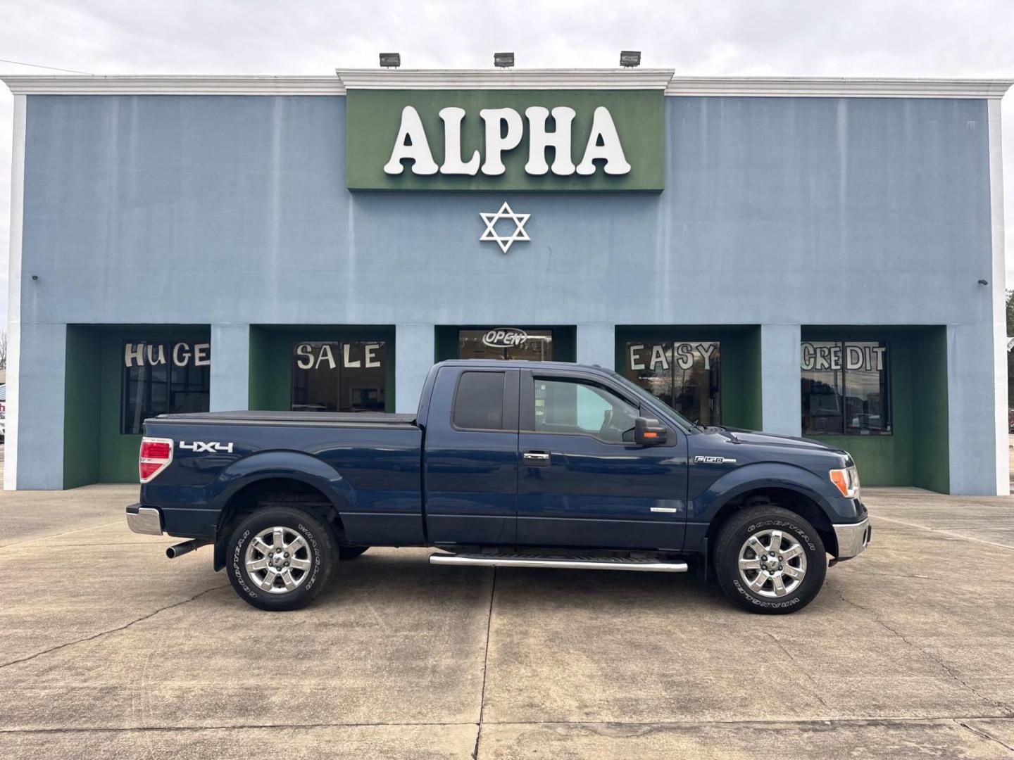 2013 Blue /Gray Ford F-150 4WD SuperCab 145 XL (1FTFX1ETXDF) , Automatic transmission, located at 6904 Johnston St., Lafayette, LA, 70503, (337) 988-1960, 30.143589, -92.100601 - Photo#0