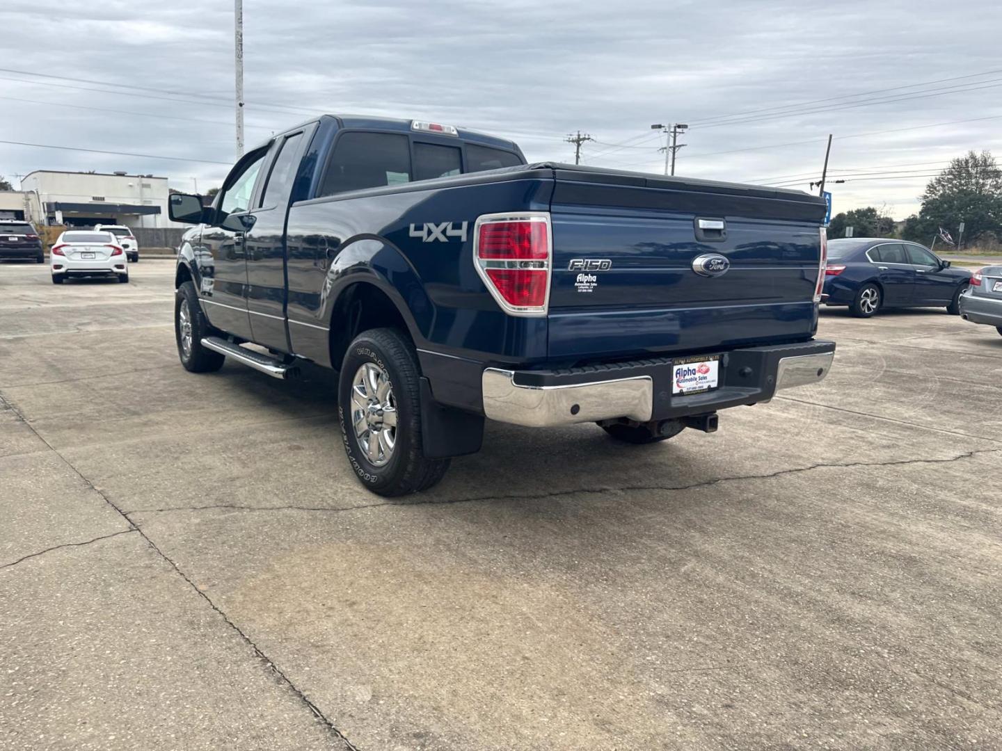 2013 Blue /Gray Ford F-150 4WD SuperCab 145 XL (1FTFX1ETXDF) , Automatic transmission, located at 6904 Johnston St., Lafayette, LA, 70503, (337) 988-1960, 30.143589, -92.100601 - Photo#8