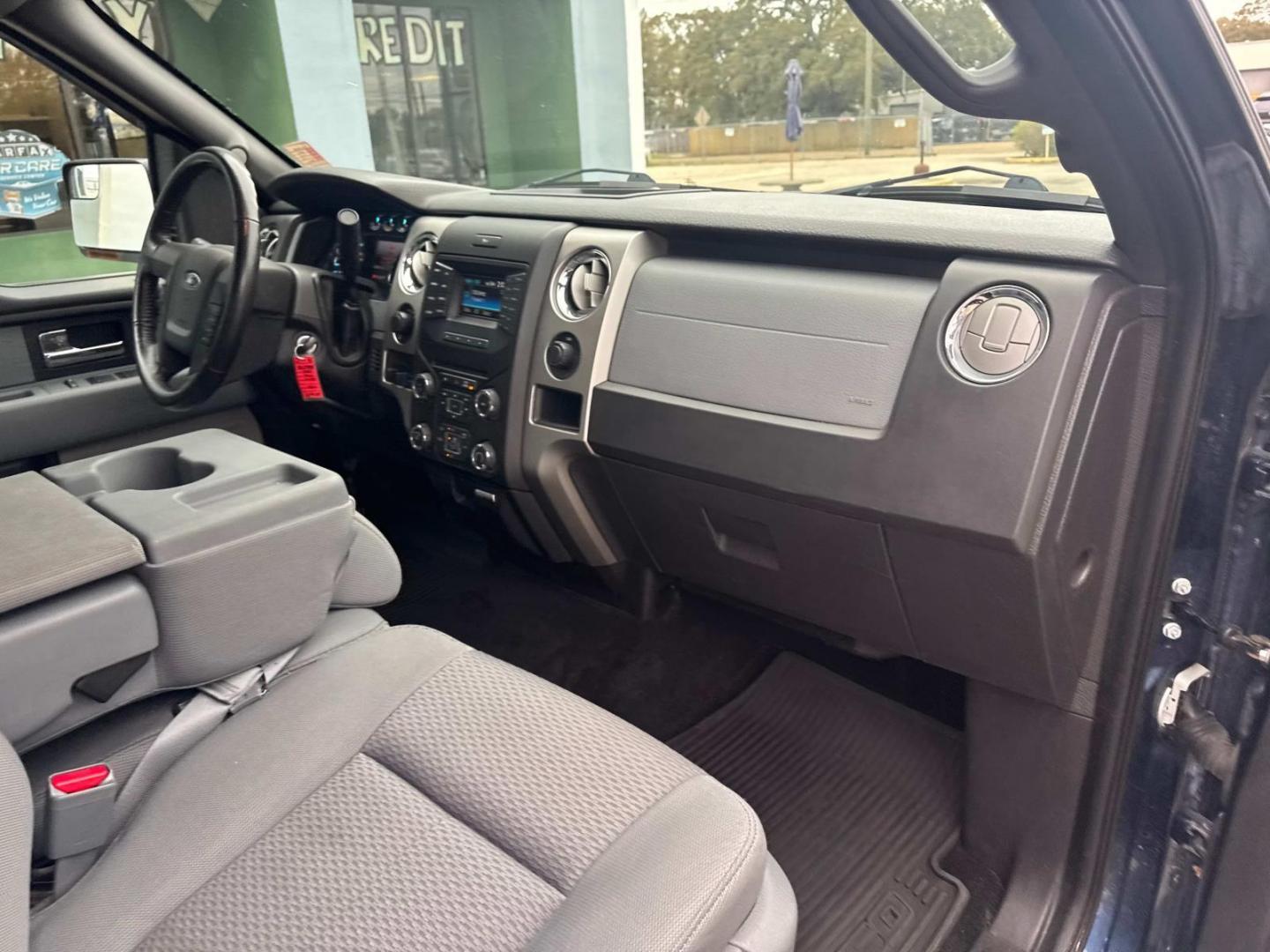 2013 Blue /Gray Ford F-150 4WD SuperCab 145 XL (1FTFX1ETXDF) , Automatic transmission, located at 6904 Johnston St., Lafayette, LA, 70503, (337) 988-1960, 30.143589, -92.100601 - Photo#17