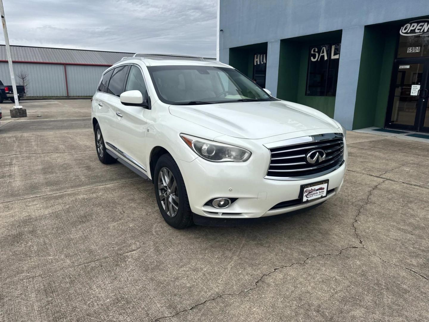 2015 White /Tan INFINITI QX60 FWD 4dr (5N1AL0MN6FC) , Automatic transmission, located at 6904 Johnston St., Lafayette, LA, 70503, (337) 988-1960, 30.143589, -92.100601 - Photo#1