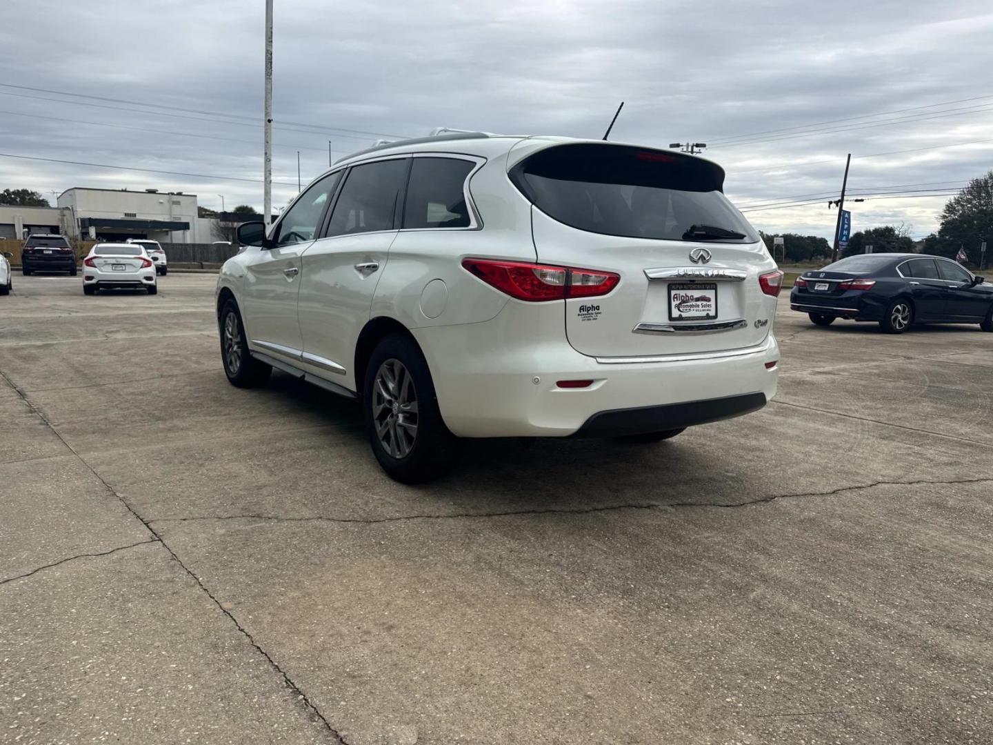 2015 White /Tan INFINITI QX60 FWD 4dr (5N1AL0MN6FC) , Automatic transmission, located at 6904 Johnston St., Lafayette, LA, 70503, (337) 988-1960, 30.143589, -92.100601 - Photo#8