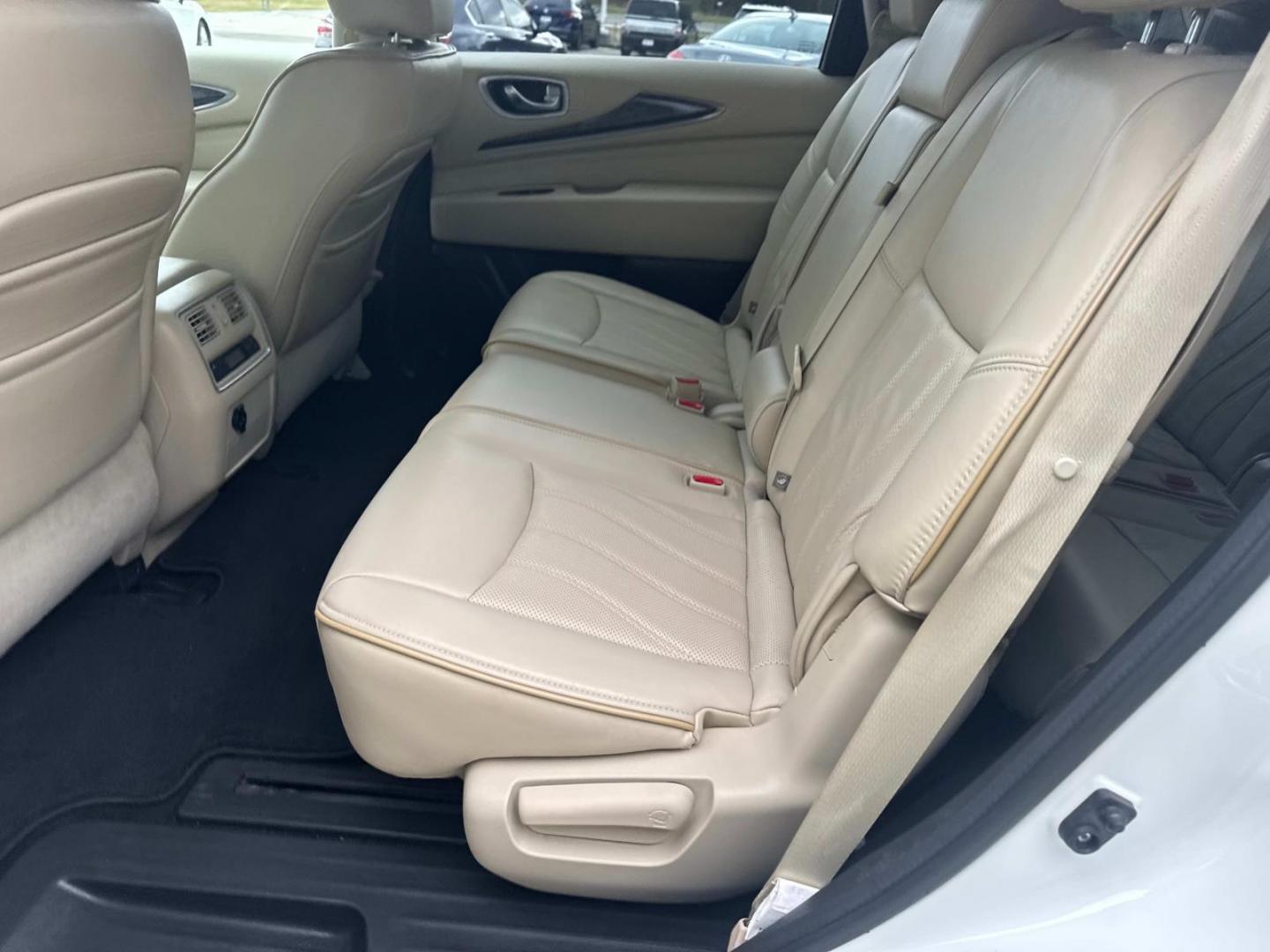 2015 White /Tan INFINITI QX60 FWD 4dr (5N1AL0MN6FC) , Automatic transmission, located at 6904 Johnston St., Lafayette, LA, 70503, (337) 988-1960, 30.143589, -92.100601 - Photo#20