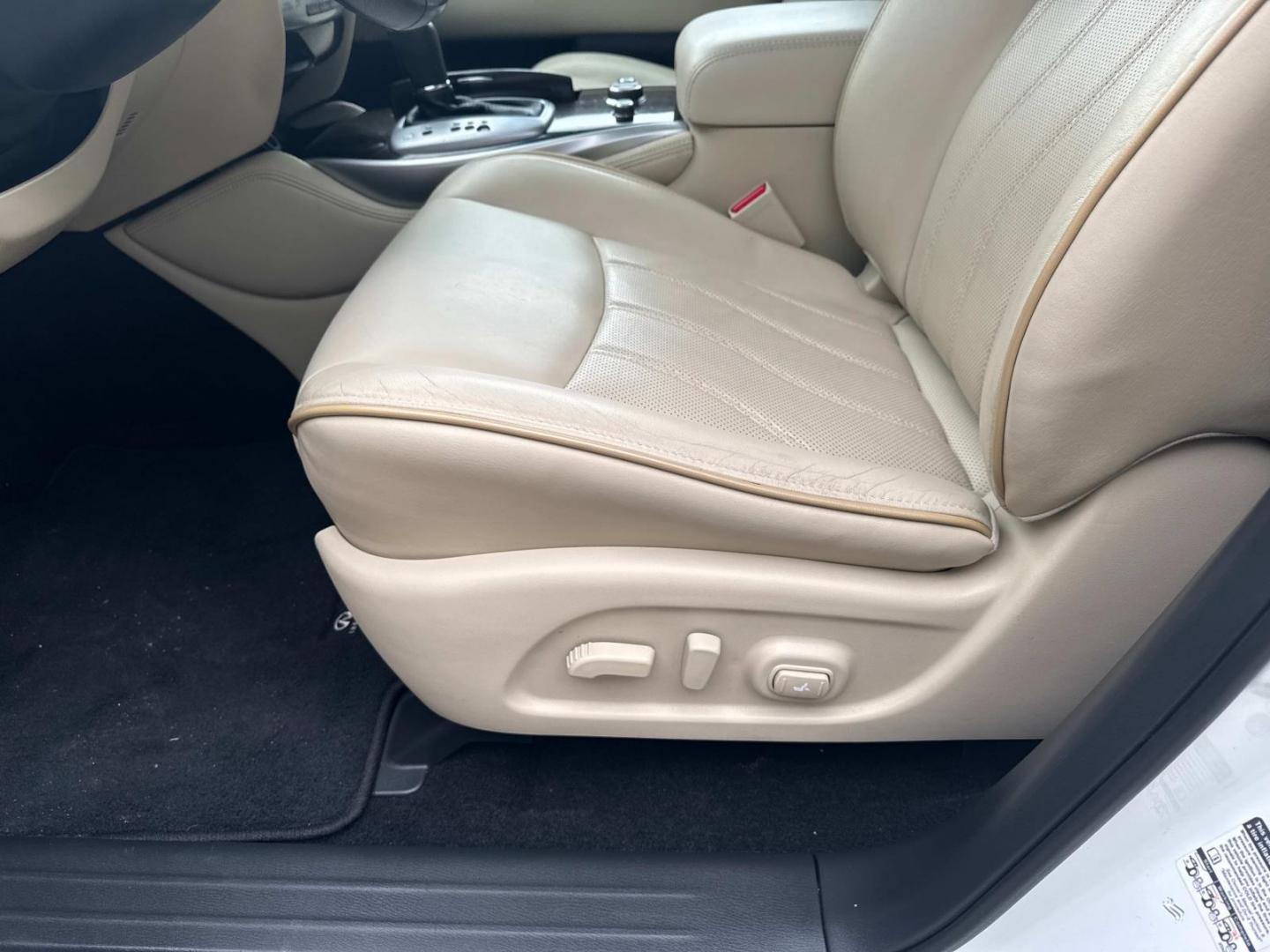 2015 White /Tan INFINITI QX60 FWD 4dr (5N1AL0MN6FC) , Automatic transmission, located at 6904 Johnston St., Lafayette, LA, 70503, (337) 988-1960, 30.143589, -92.100601 - Photo#22