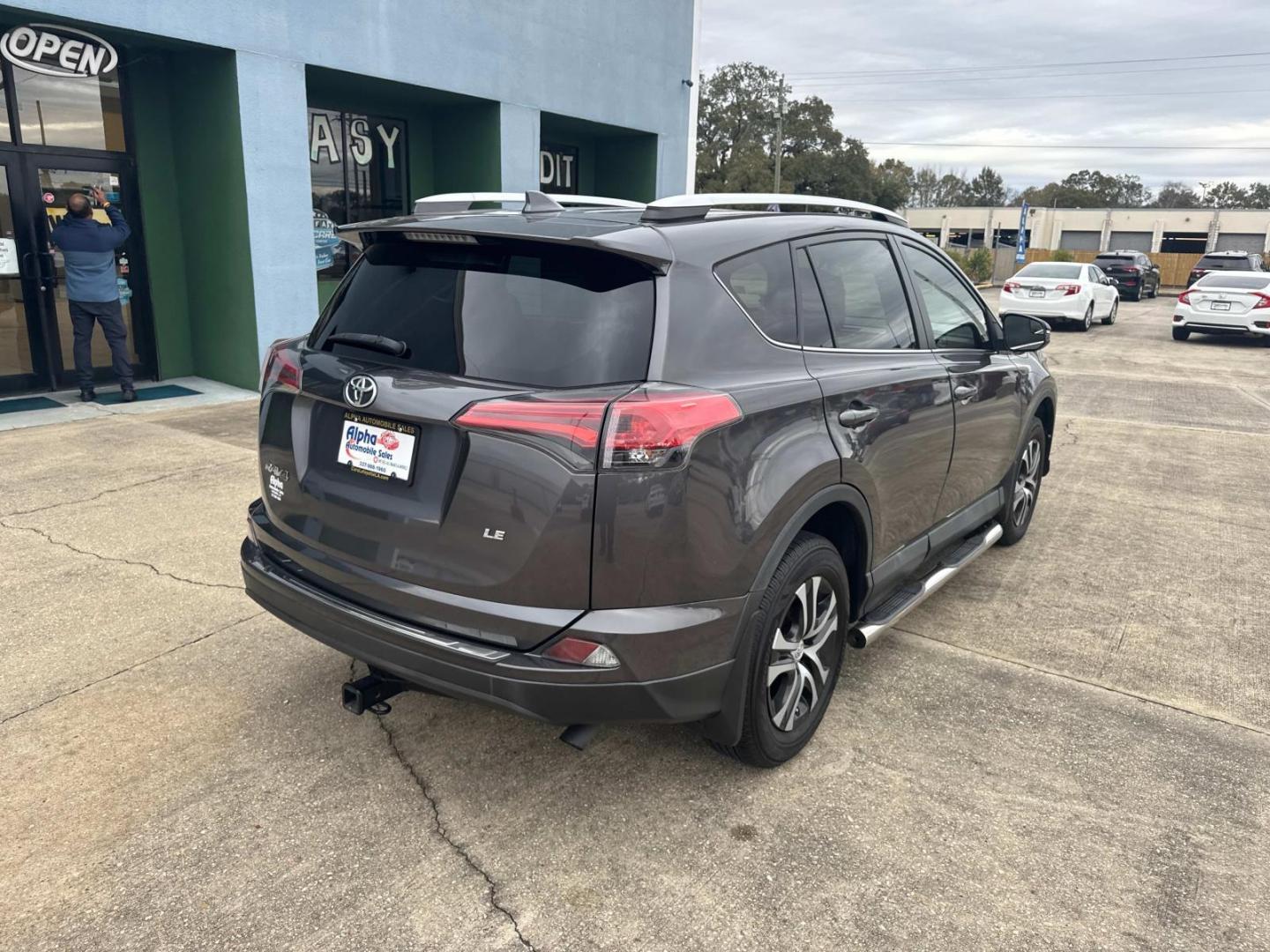 2016 Gray /Black Toyota RAV4 FWD 4dr LE (Natl) (2T3ZFREV8GW) , N/A transmission, located at 6904 Johnston St., Lafayette, LA, 70503, (337) 988-1960, 30.143589, -92.100601 - Photo#11