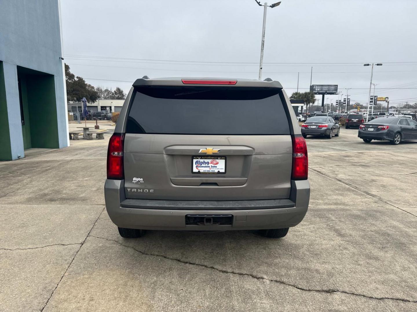 2017 Champagne Silver Metallic /Jet Black Chevrolet Tahoe 2WD 4dr LT (1GNSCBKCXHR) , N/A transmission, located at 6904 Johnston St., Lafayette, LA, 70503, (337) 988-1960, 30.143589, -92.100601 - Photo#9