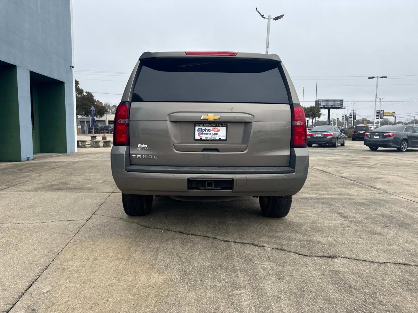 2017 Champagne Silver Metallic /Jet Black Chevrolet Tahoe 2WD 4dr LT (1GNSCBKCXHR) , N/A transmission, located at 6904 Johnston St., Lafayette, LA, 70503, (337) 988-1960, 30.143589, -92.100601 - Photo#10