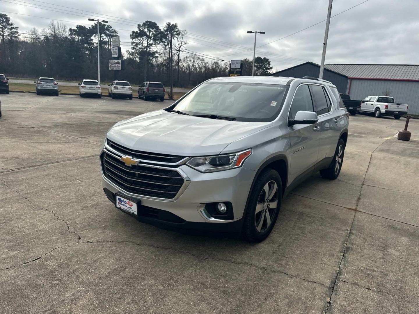 2018 Silver Ice Metallic /Gray Chevrolet Traverse FWD 4dr LT Leather w/3LT (1GNERHKW4JJ) , N/A transmission, located at 6904 Johnston St., Lafayette, LA, 70503, (337) 988-1960, 30.143589, -92.100601 - Photo#4