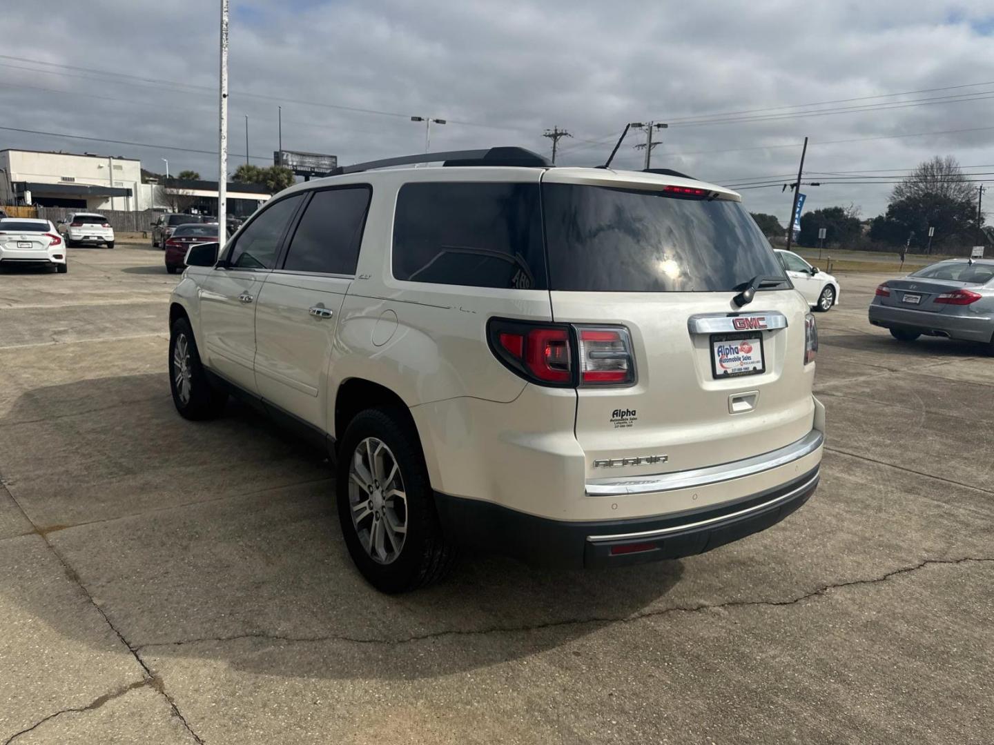 2014 White Diamond Tricoat /Dark Cashmere GMC Acadia FWD 4dr SLT1 (1GKKRRKD5EJ) , N/A transmission, located at 6904 Johnston St., Lafayette, LA, 70503, (337) 988-1960, 30.143589, -92.100601 - Photo#7