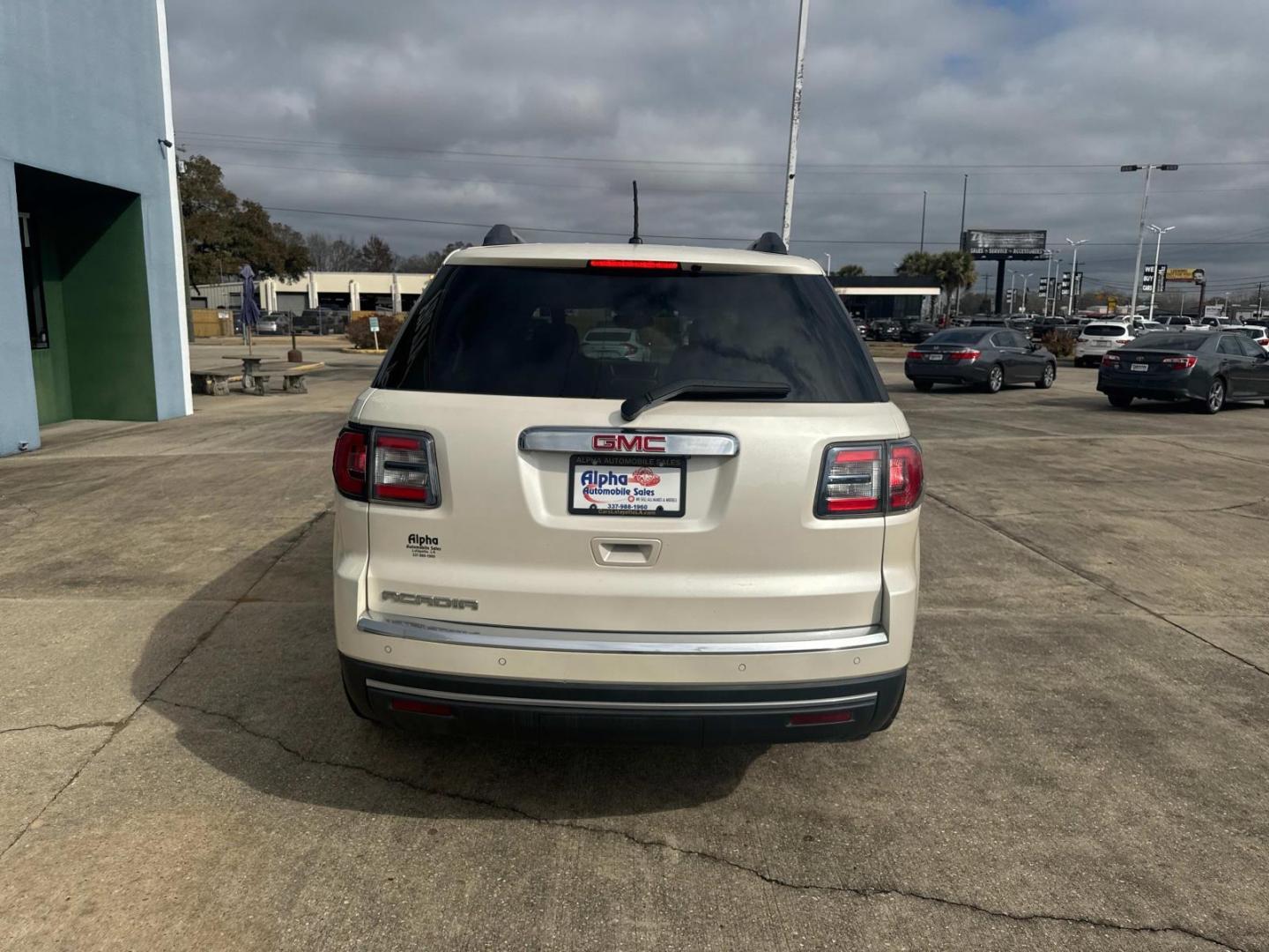 2014 White Diamond Tricoat /Dark Cashmere GMC Acadia FWD 4dr SLT1 (1GKKRRKD5EJ) , N/A transmission, located at 6904 Johnston St., Lafayette, LA, 70503, (337) 988-1960, 30.143589, -92.100601 - Photo#9