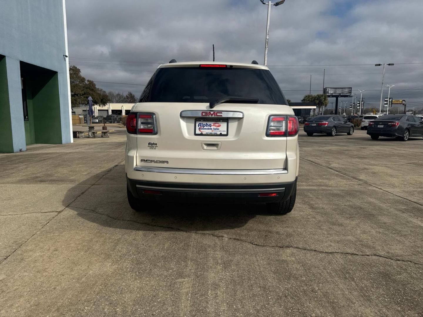 2014 White Diamond Tricoat /Dark Cashmere GMC Acadia FWD 4dr SLT1 (1GKKRRKD5EJ) , N/A transmission, located at 6904 Johnston St., Lafayette, LA, 70503, (337) 988-1960, 30.143589, -92.100601 - Photo#10