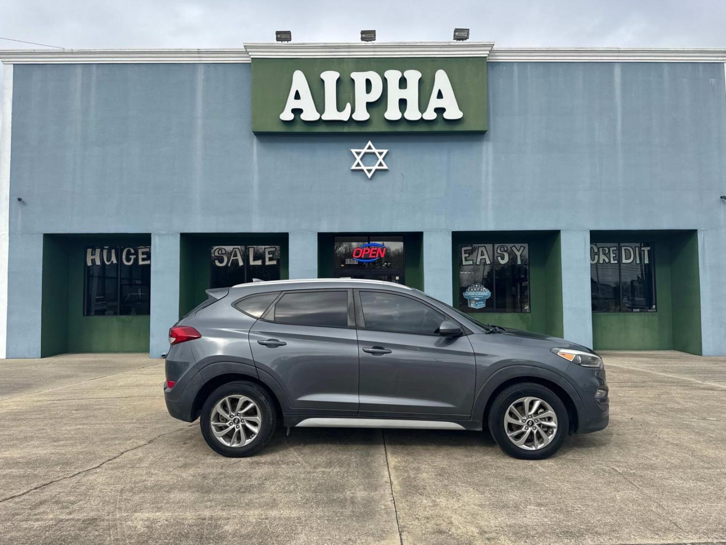 2018 Coliseum Gray /Gray Hyundai Tucson SEL FWD (KM8J33A47JU) , Automatic transmission, located at 6904 Johnston St., Lafayette, LA, 70503, (337) 988-1960, 30.143589, -92.100601 - Photo#0