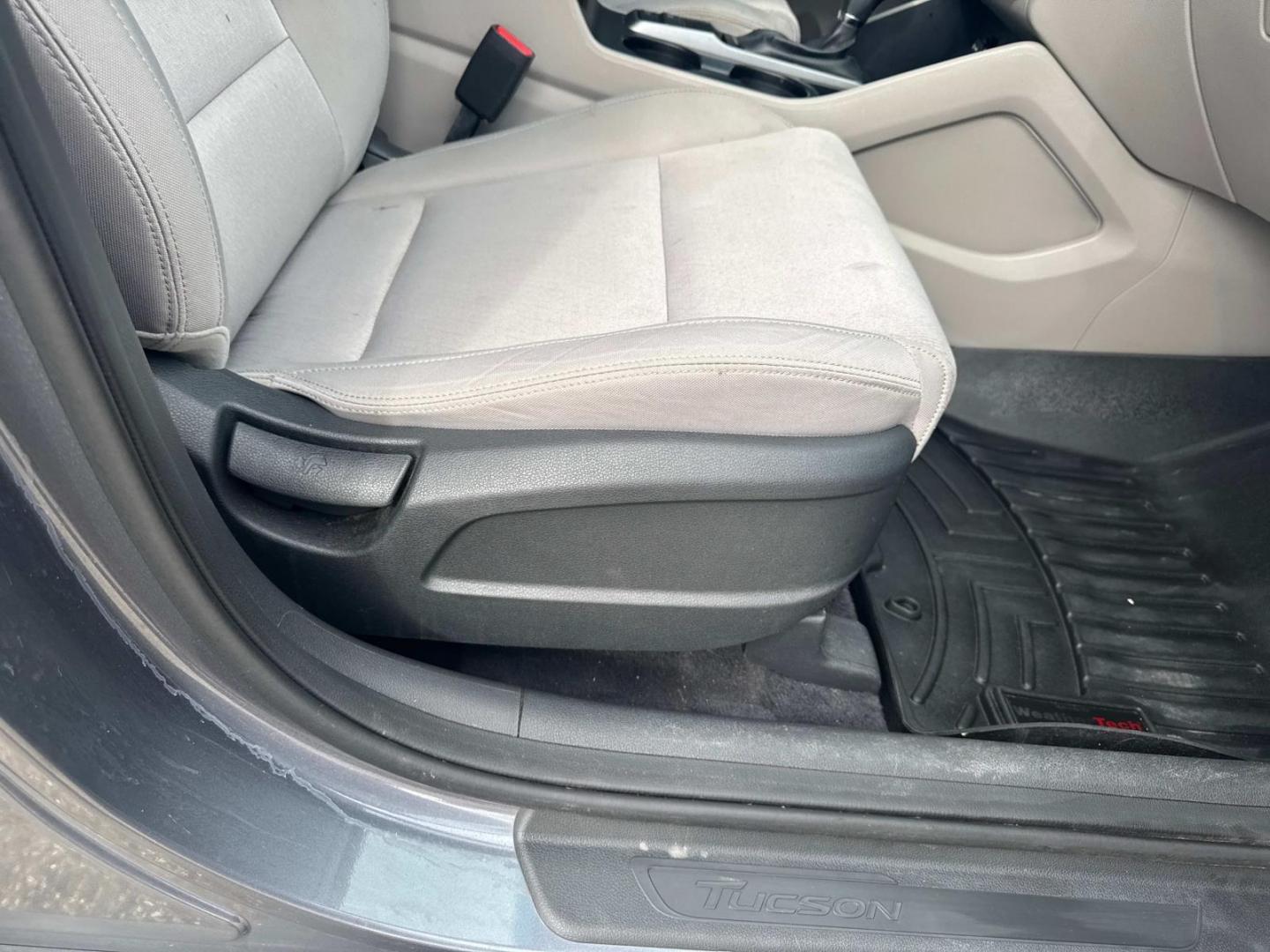 2018 Coliseum Gray /Gray Hyundai Tucson SEL FWD (KM8J33A47JU) , Automatic transmission, located at 6904 Johnston St., Lafayette, LA, 70503, (337) 988-1960, 30.143589, -92.100601 - Photo#16